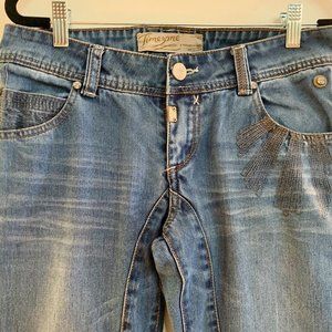 SUPER cute, premium jeans from Italy with embroidered detail